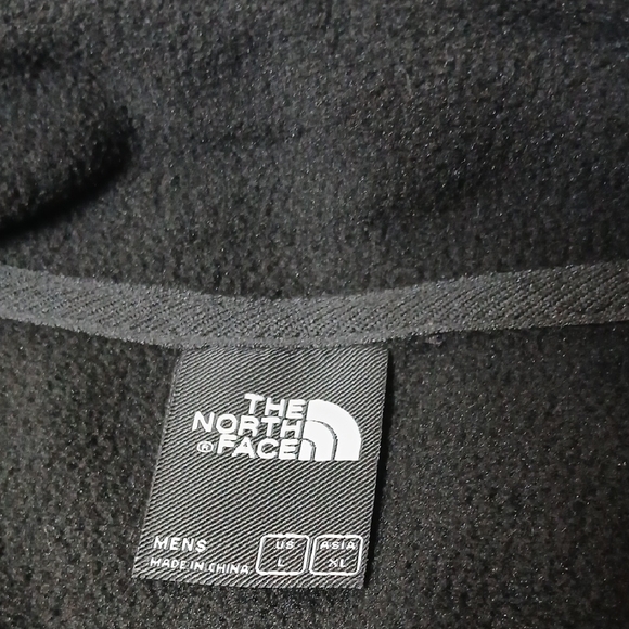 The North Face Men’s Black Lightweight Fleece Jacket - Picture 3 of 4